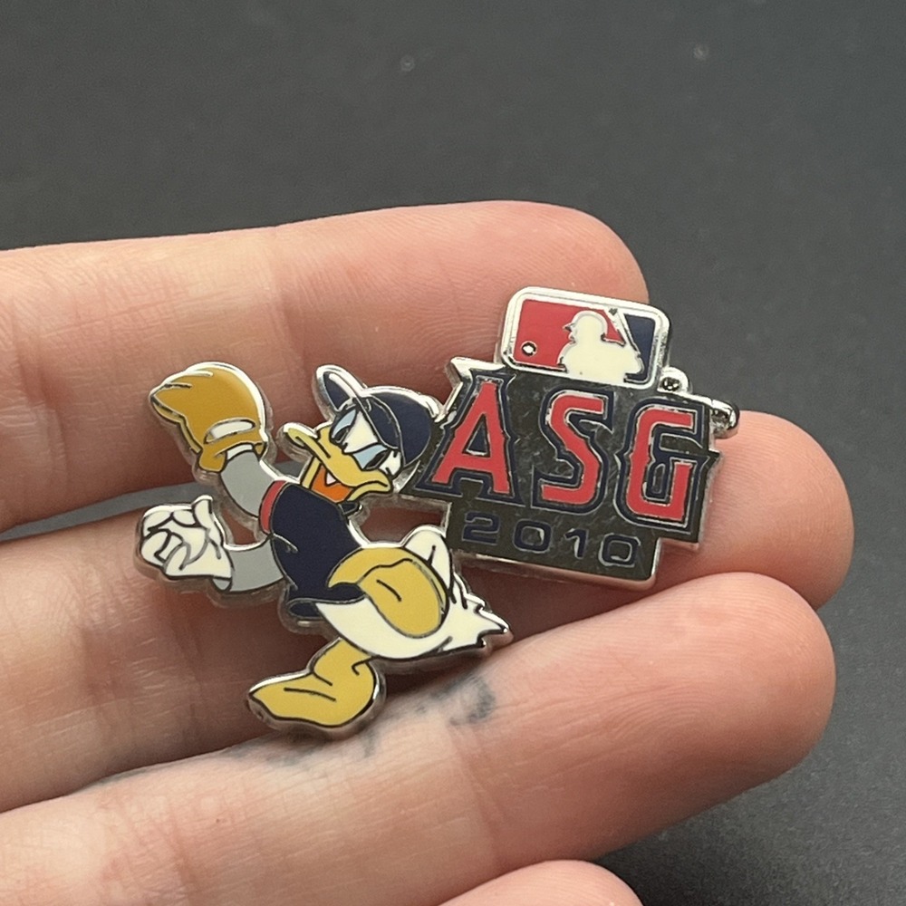 Disney‎ MLB Baseball All Star Game 2010 Donald  Duck Pitcher Lapel Hat Pin